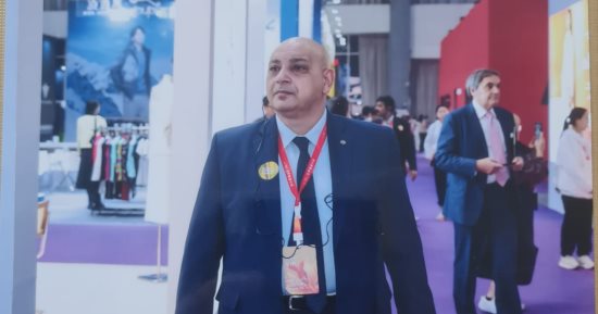 المدير التنفيذي لغرفة الملابس يستعرض تطور القطاع بمؤتمر عالمي في