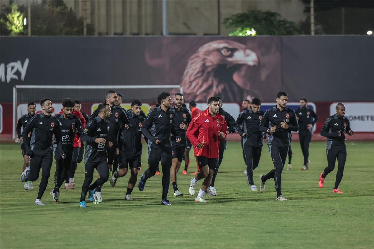 مران الأهلي محاضرة بالفيديو وتدريبات مكثفة للحراس استعدادًا لـ