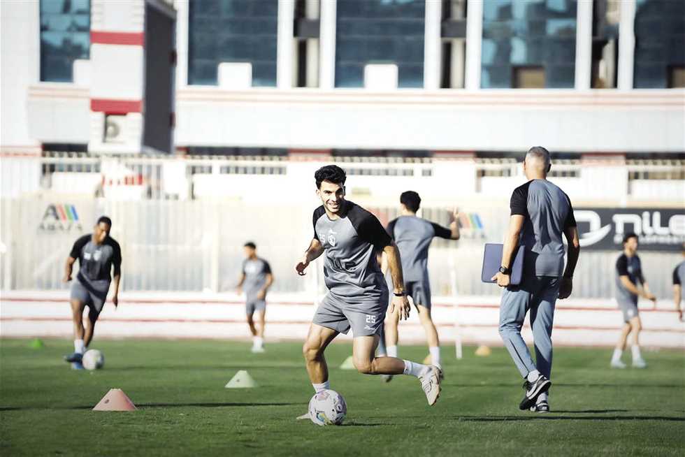 أحمد مجدي يعقد جلسة مع لاعبي الزمالك قبل مواجهة المصري 1 2390459 0