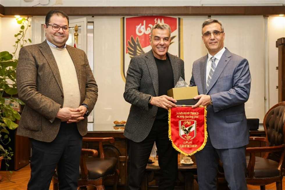 السفير الجزائري في ضيافة الأهلي قبل مواجهة شباب بلوزداد 1 2562865 0