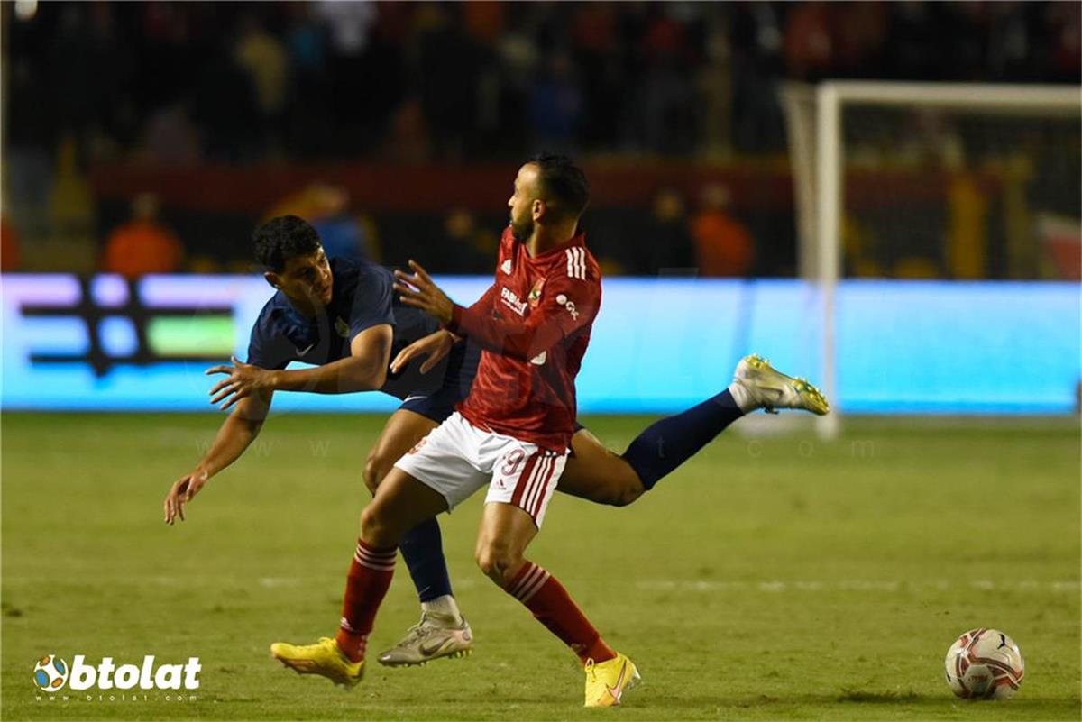 الأهلي يواجه إنبي بحثًا عن استعادة الصدارة في دوري المصري