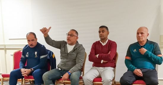 رئيس إنبى يجتمع بالجهاز الفني واللاعبين فى معسكر الإسماعيلية صور
