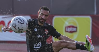 على معلول ساحر الجبهة اليسرى فى الأهلى يحتفل بعيد ميلاده